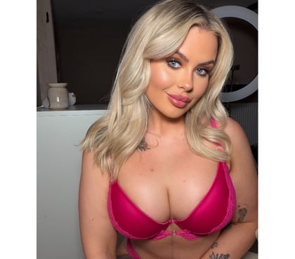 Photos for ENGLISH BARBIE HUGE🍉 JUICY🍑 VERIFY ME NOW 07386375420