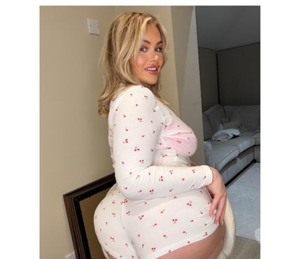 Photos for ONLINE NOW! ENGLISH BARBIE! NATURAL 32GG! +447466345941