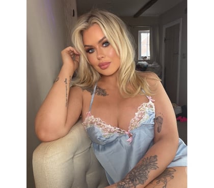 Photos for ENGLISH BARBIE HUGE🍉 JUICY🍑 VERIFY ME NOW 07386375420