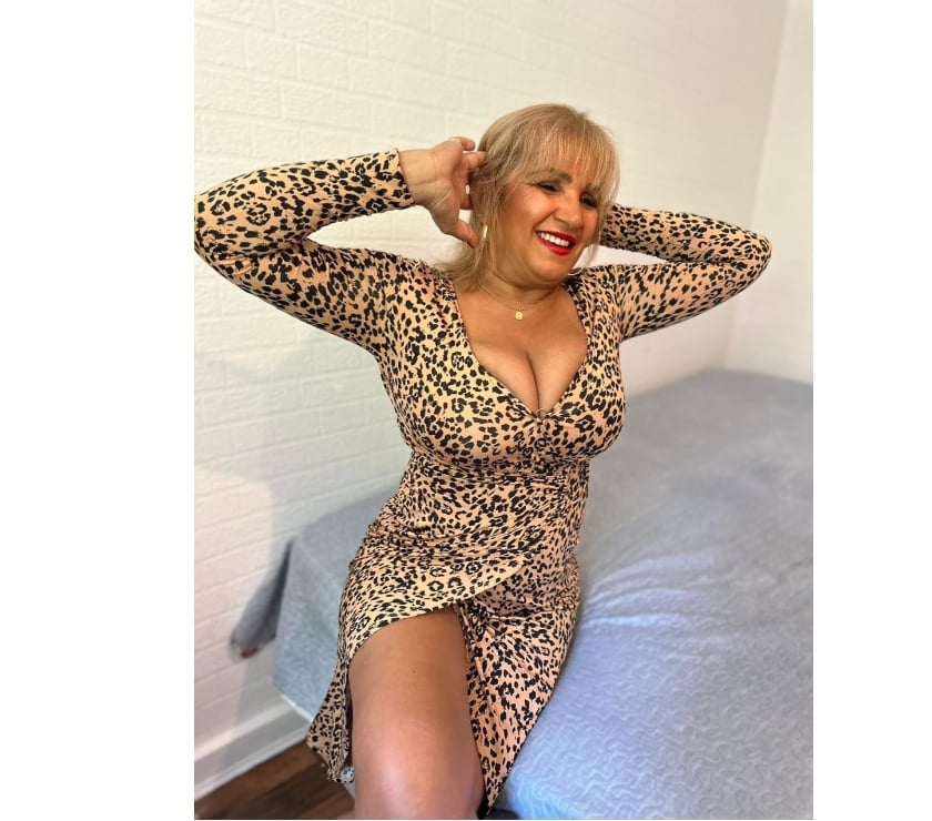 Escorts Hampshire Portsmouth - Photos for Mary, a naughty and mature girl.