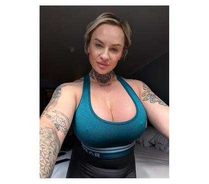 Photos for Georgie Dix - 🇬🇧 41 year old stunner!