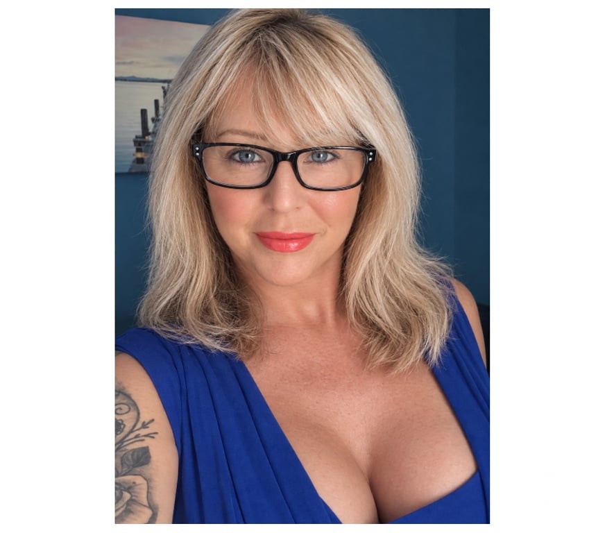 Adult Entertainment Greater Manchester Manchester - Photos for BUSTY BLONDE ENGLISH PETITE MILF ❤️ 🔥
