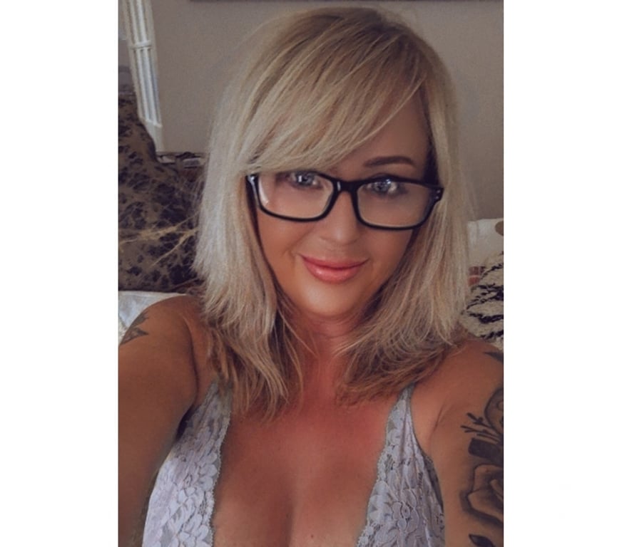 Adult Entertainment Greater Manchester Manchester - Photos for CURVY BLONDE PETITE MILF 🥵 🔥ONLINE