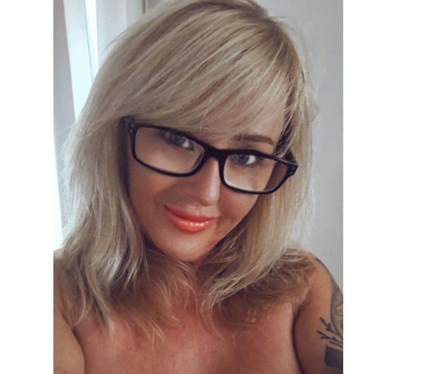 Adult Entertainment Greater Manchester Manchester - Photos for CURVY BLONDE PETITE MILF 🥵 🔥ONLINE