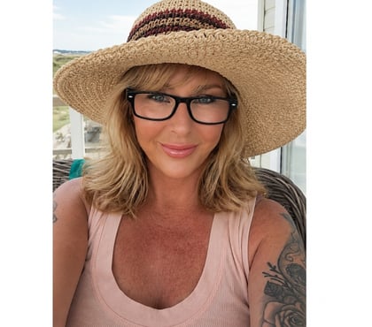 Photos for NAUGHTY PETITE MILF E CUP🥵 🔥ONLINE