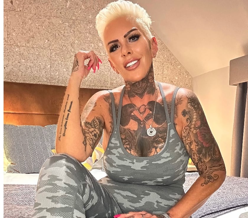 Photos for Hot💖Inked🖤Milf❤️5mins£10
