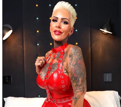 Photos for 38 EE Curvy Tattooed MILF ยฃ10 calls ๐ฌ๐ง