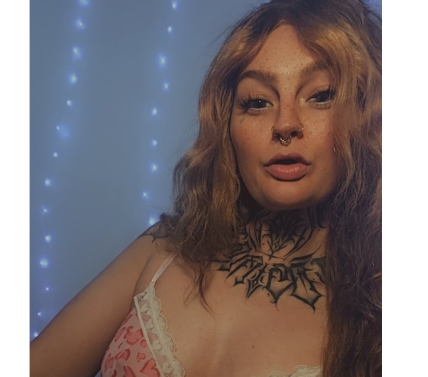 Photos for 07405886602 Irish girl next door WhatsApp now!