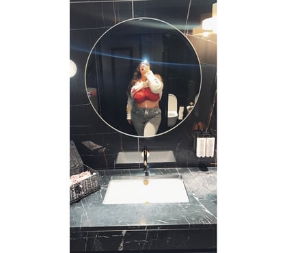 Adult Entertainment Canary Wharf East London - Photos for Your play with the L cups