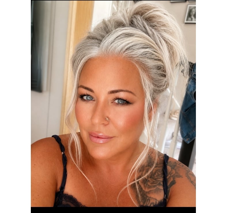 Adult Entertainment Manchester City Centre Manchester - Photos for CURVY PETITE BLONDE MILF ONLINE NOW 😜