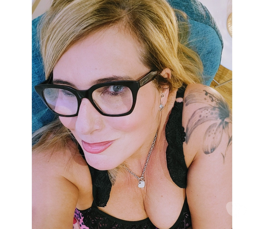 Adult Entertainment Merseyside Liverpool - Photos for Real English milf online only