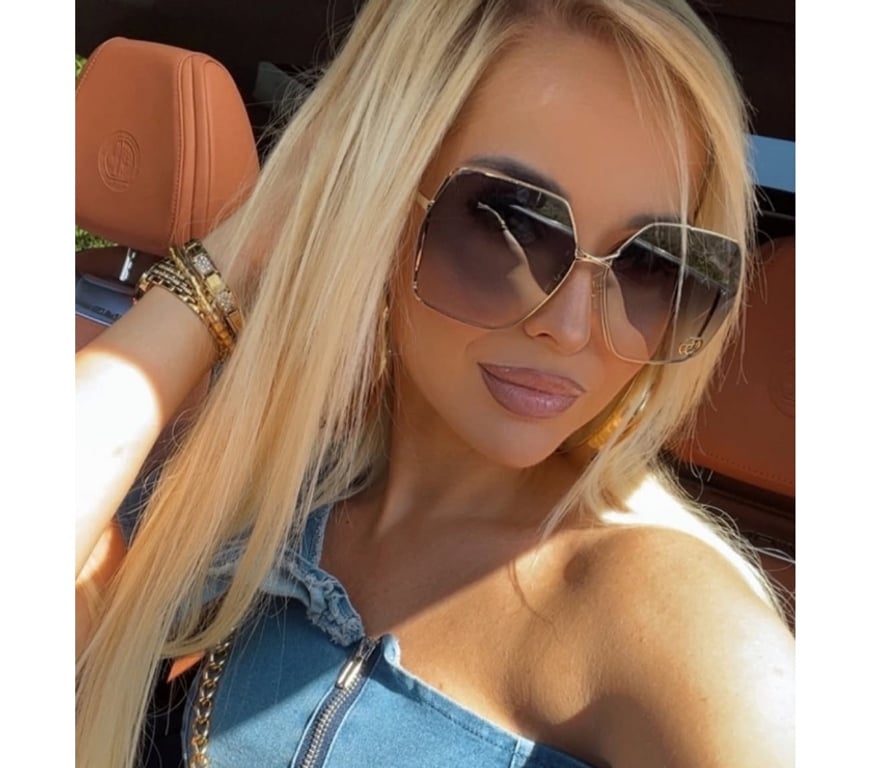 Escorts Essex Basildon - Photos for Sexy Blonde Bombshell