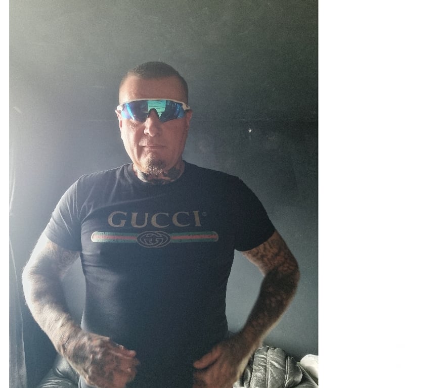 Local Swingers West Yorkshire Bradford - Photos for MATURE 46 YEAR OLD MAN OFFERING BEDROOM FUN TO LADIES ONLY !