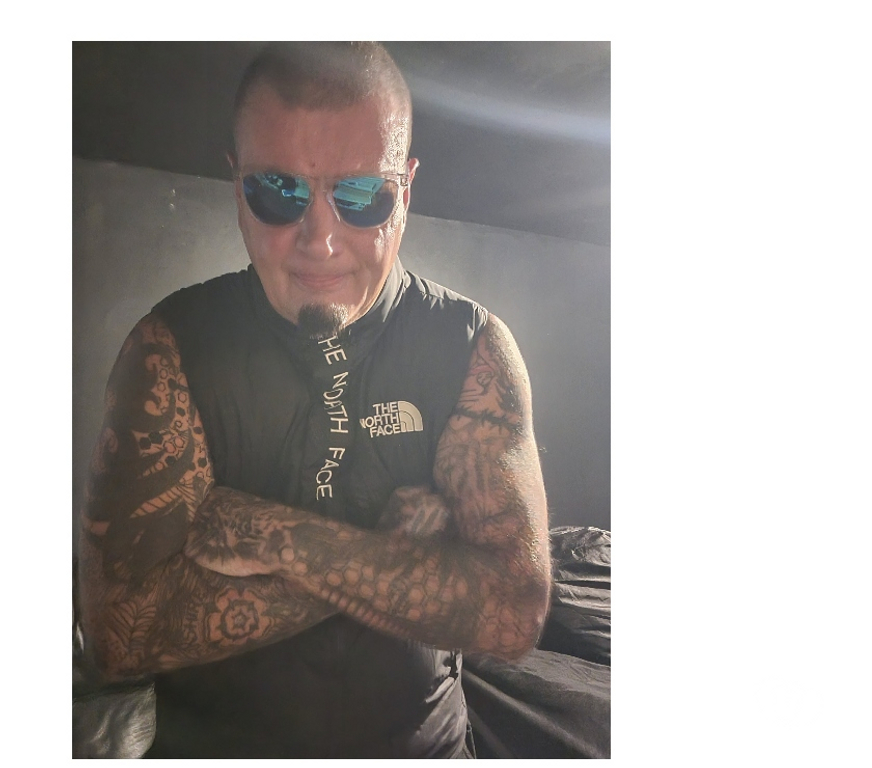Local Swingers West Yorkshire Bradford - Photos for MATURE 46 YEAR OLD MAN OFFERING BEDROOM FUN TO LADIES ONLY !