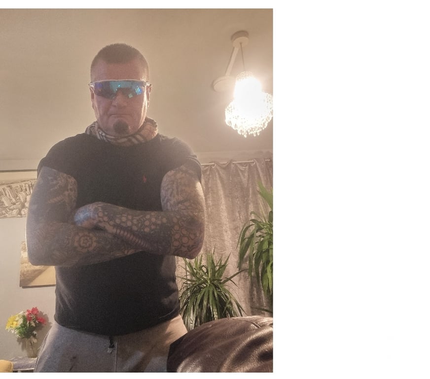 Local Swingers West Yorkshire Bradford - Photos for LOOKING FOR CASUAL FUN IN THE BED FEMALES ONLY