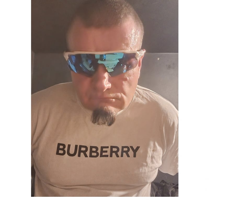 Local Swingers West Yorkshire Bradford - Photos for LOOKING FOR CASUAL FUN IN THE BED FEMALES ONLY