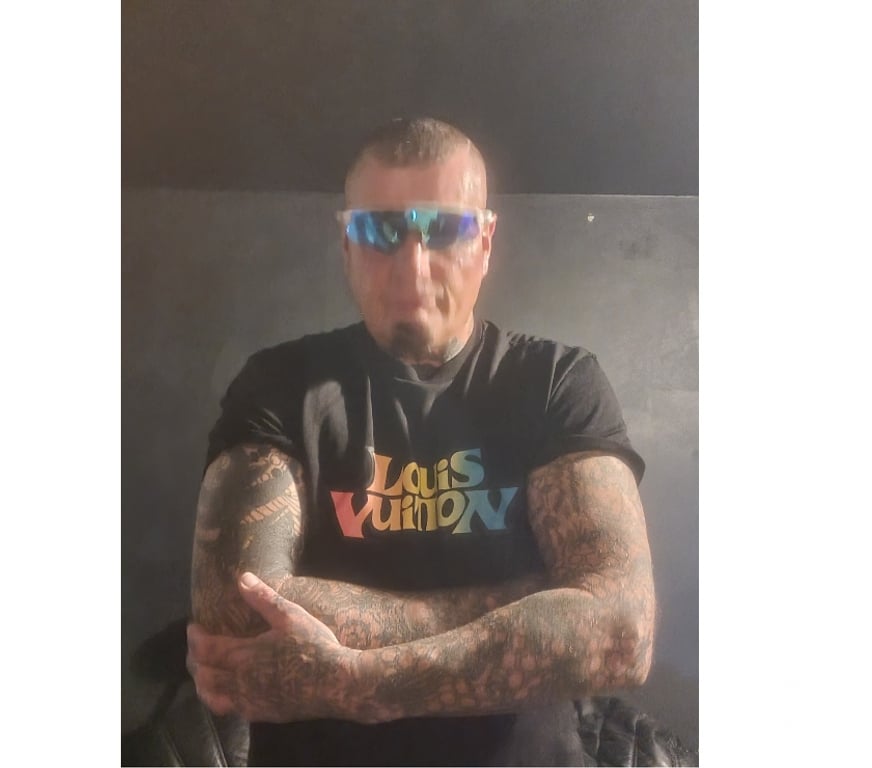 Local Swingers West Yorkshire Bradford - Photos for MATURE MAN SEEKING NAUGHTY CASUAL FUN WITH FEMALES ONLY