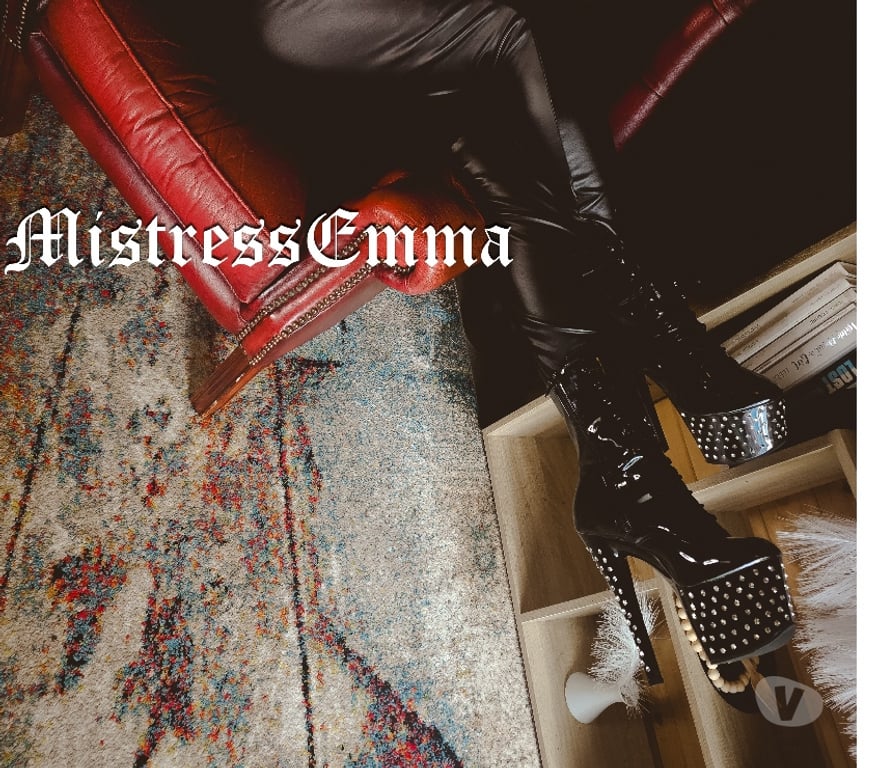 Escorts Derbyshire Derby - Photos for TATTOOED CURVY DOMME - TEXT WHATSAPP TO BOOK