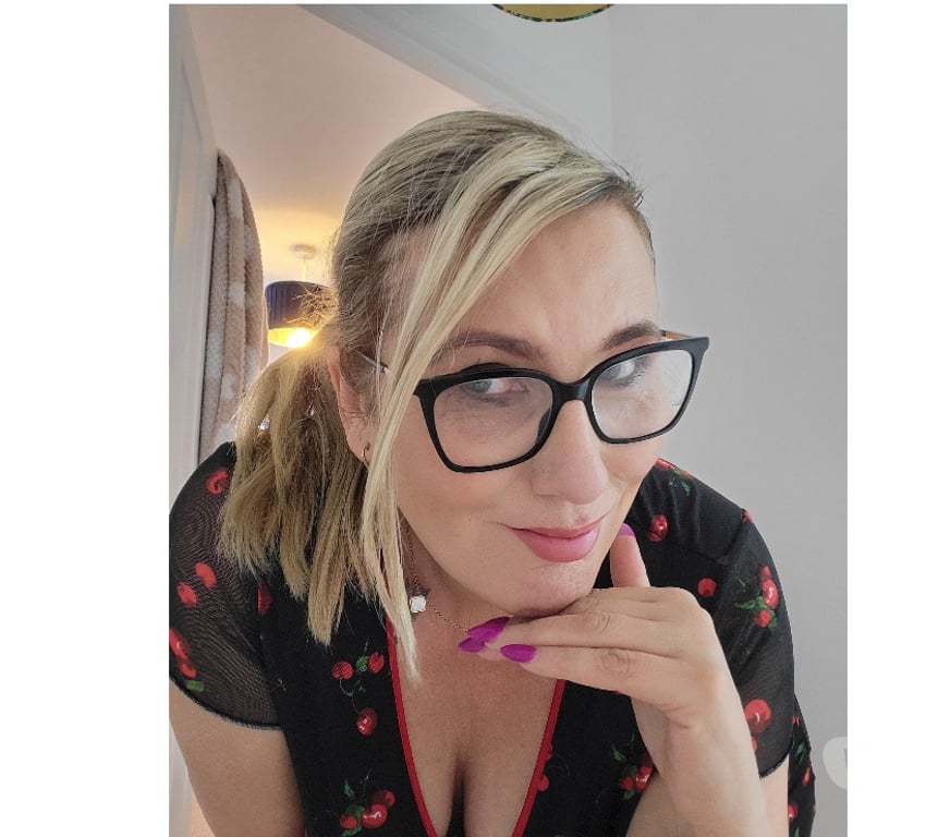 Adult Entertainment Leicestershire Leicester - Photos for Rachel curvy milf online only