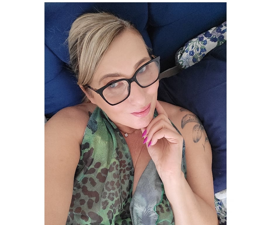 Adult Entertainment Leicestershire Leicester - Photos for Rachel curvy milf online only