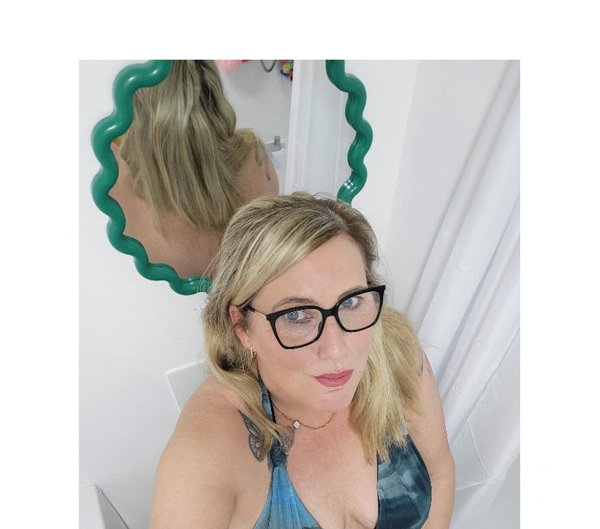 Adult Entertainment Leicestershire Leicester - Photos for Rachel curvy milf online only