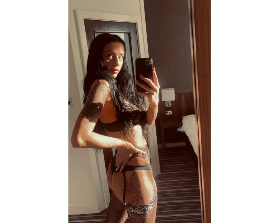 Escorts Cheshire East Crewe - Cheshire East - Photos for Tall, slim, tanned, and ready to give an amazing time