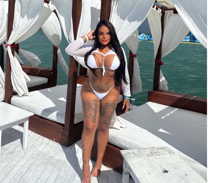 Escorts Hampshire Portsmouth - Photos for BIG BOTTOM BRAZILIAN TAINA π§π·π§π· CURVY ππ