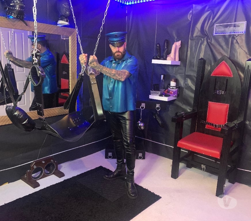 Gay massage West Midlands Birmingham - Photos for Master Eric Von Dom
