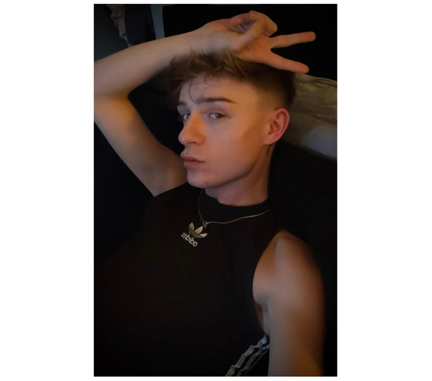 Gay massage Greater Manchester Stockport - Photos for Leo - Twink Top - Reddish