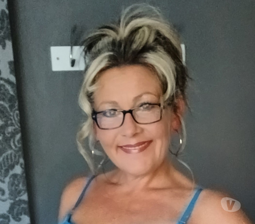 Adult Entertainment East London London City Airport - DLR Station - East London - Photos for Hot Milf waiting to make your dreams come true