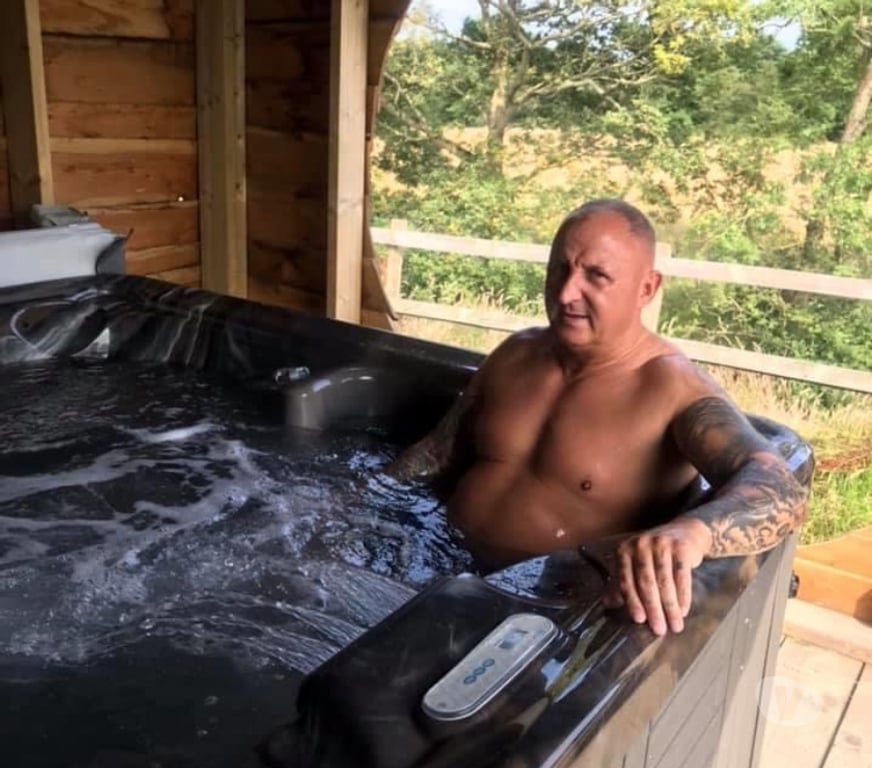Escorts Cheshire East Congleton - Cheshire East - Photos for Older man services