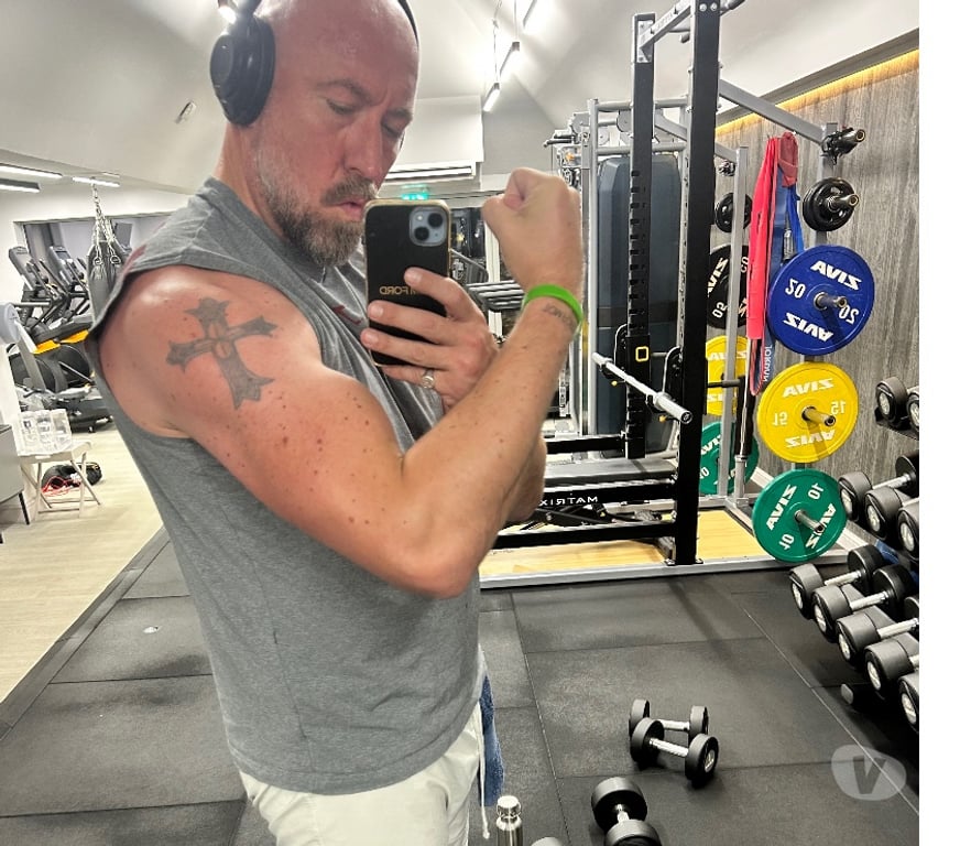 Escorts Oxfordshire Cherwell - Photos for Discreet & Sophisticated Male Companion (for Women)