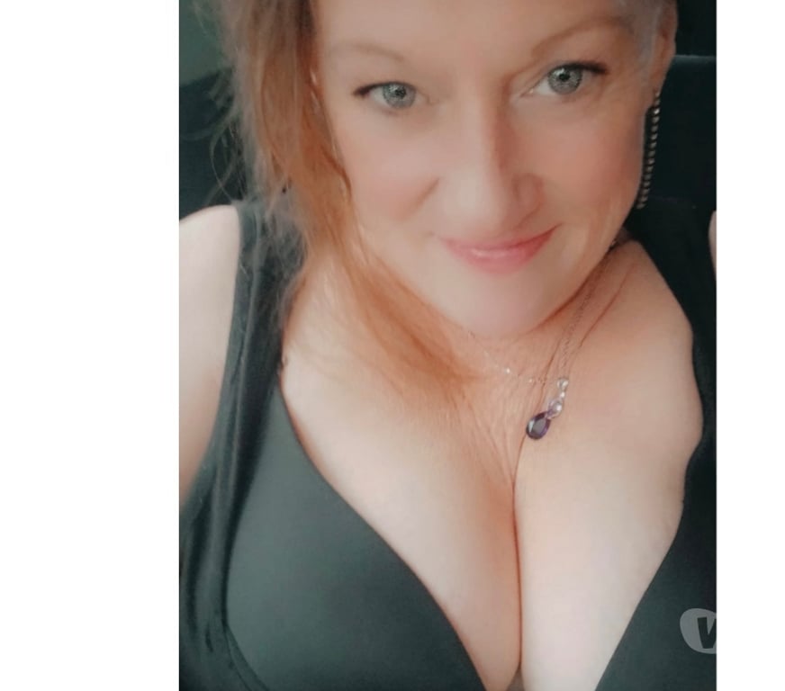 Escorts Hertfordshire Stevenage - Photos for Naughty suzi, curvy temptation.