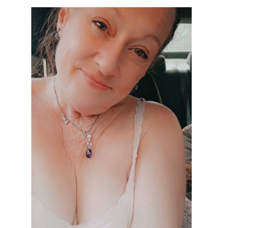 Escorts Hertfordshire Stevenage - Photos for Naughty suzi, curvy temptation.