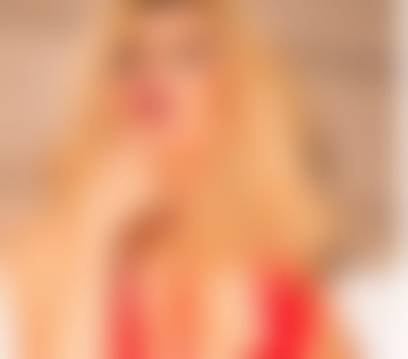 Stunning beautiful shemale Leticia carlilse massage