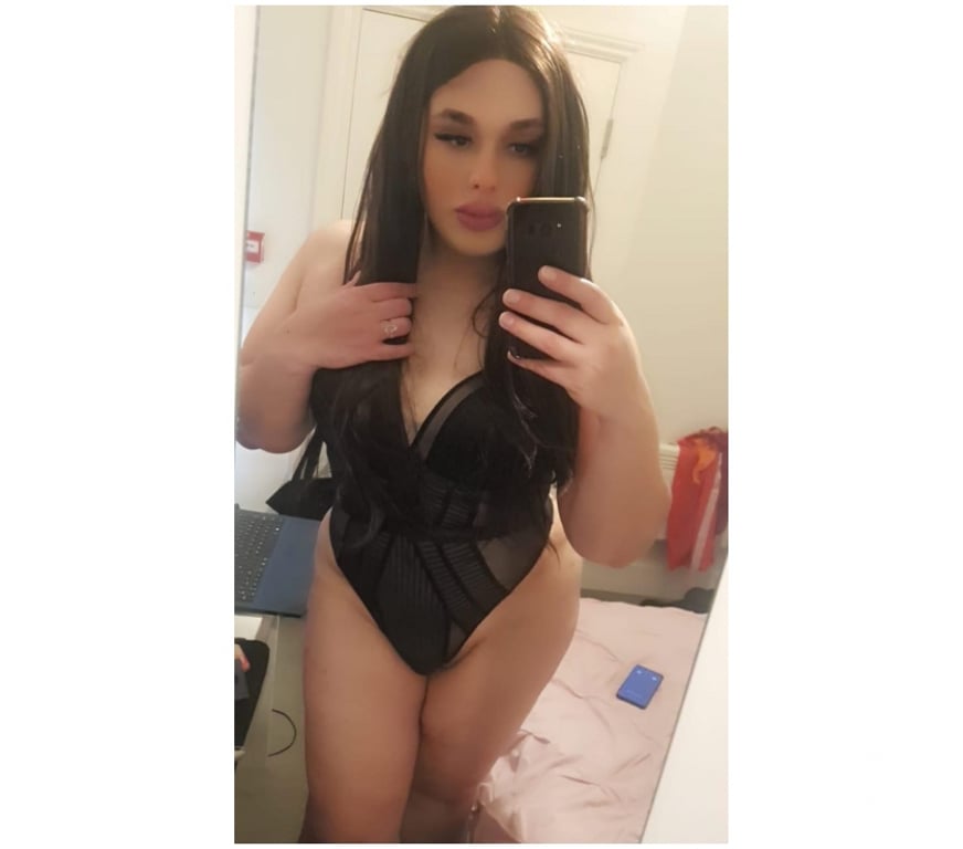 Trans Escorts North London Arsenal Station - North London - Photos for TRANSGENDER LAURA SEXY CURVES BIG ASS AVAILABLE NOW