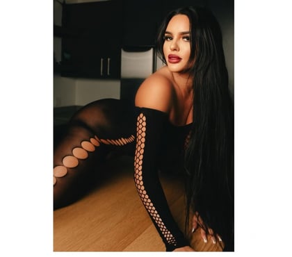 Escort Higher Broughton Salford - Photos for Scarlet ❤️❤️🔥PARTY GIRL🍾LET'S FUNN 🥰🥳