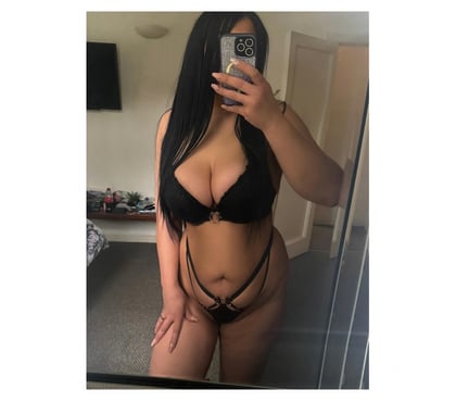 Escort Higher Broughton Salford - Photos for LESLIE 🥰PARTY GIRL 🍾LET'S FUNN 🥰🥳last days