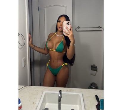 Photos for Stunning Brazilian TS model!! FIRST CLASS CAROL MATOS