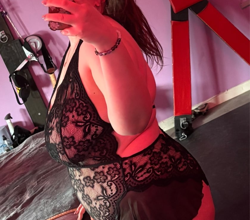  Escorts Western Docks Southampton - Photos for 35 year old wet and wild British lady