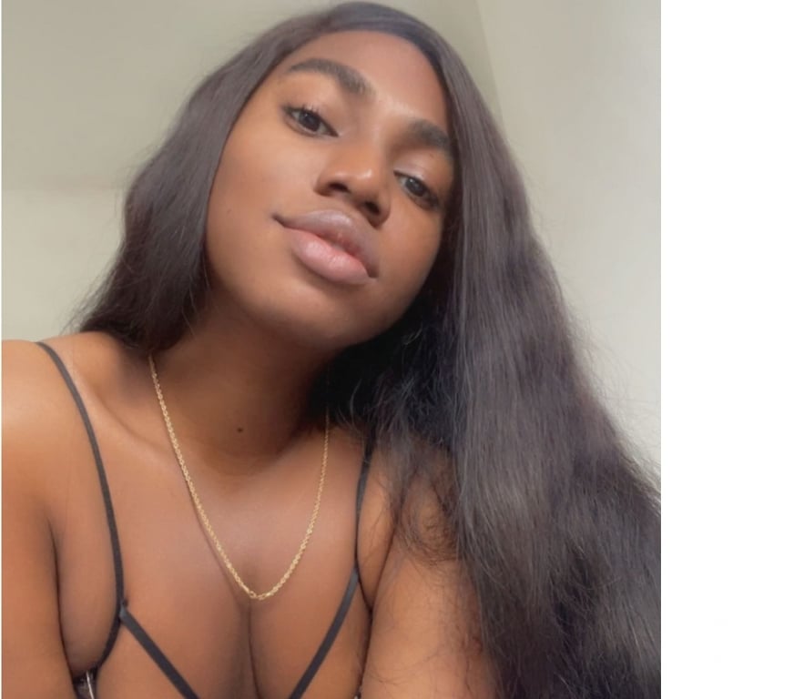 Trans Escorts North London Enfield - Photos for Sharlotte femenine and curvé latín girl