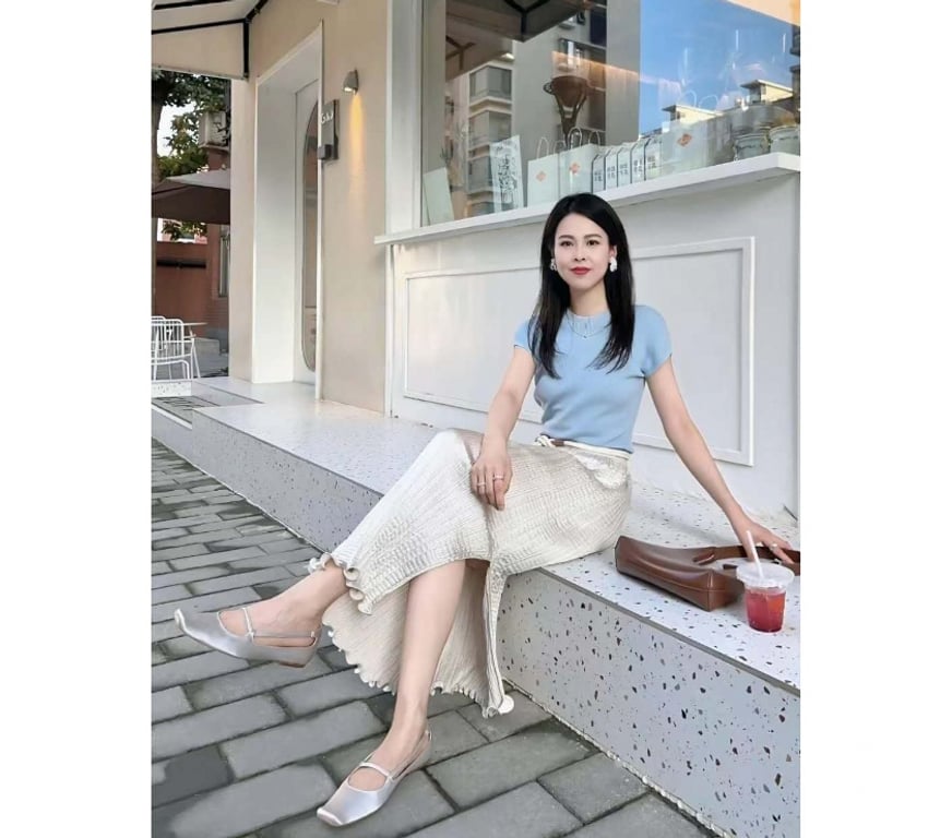 Escorts Cambridgeshire Cambridge - Photos for Very Sexy and Busty Asian Escort Cambridge Town Center!