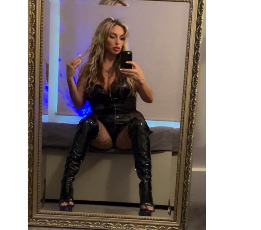 Escorts East London South Woodford Station - East London - Photos for BODY 2 BODY -🍑DUO👯‍♀️🦶🔥 -BRITISH 🇬🇧