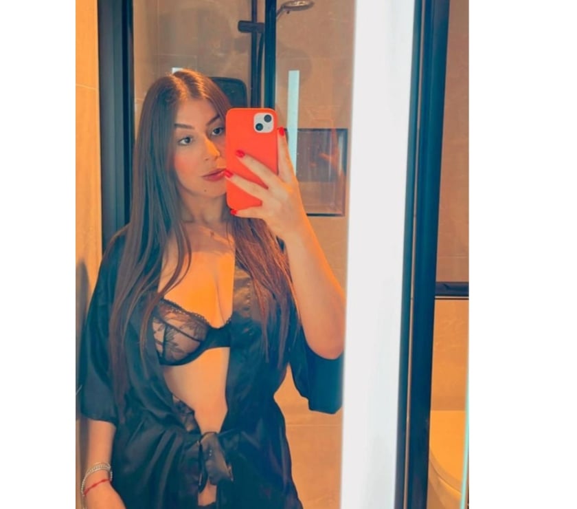  Escorts & Erotic Massage Croydon Croydon - Photos for 🥳🍾MALU PARTY GIRL🍾🥳