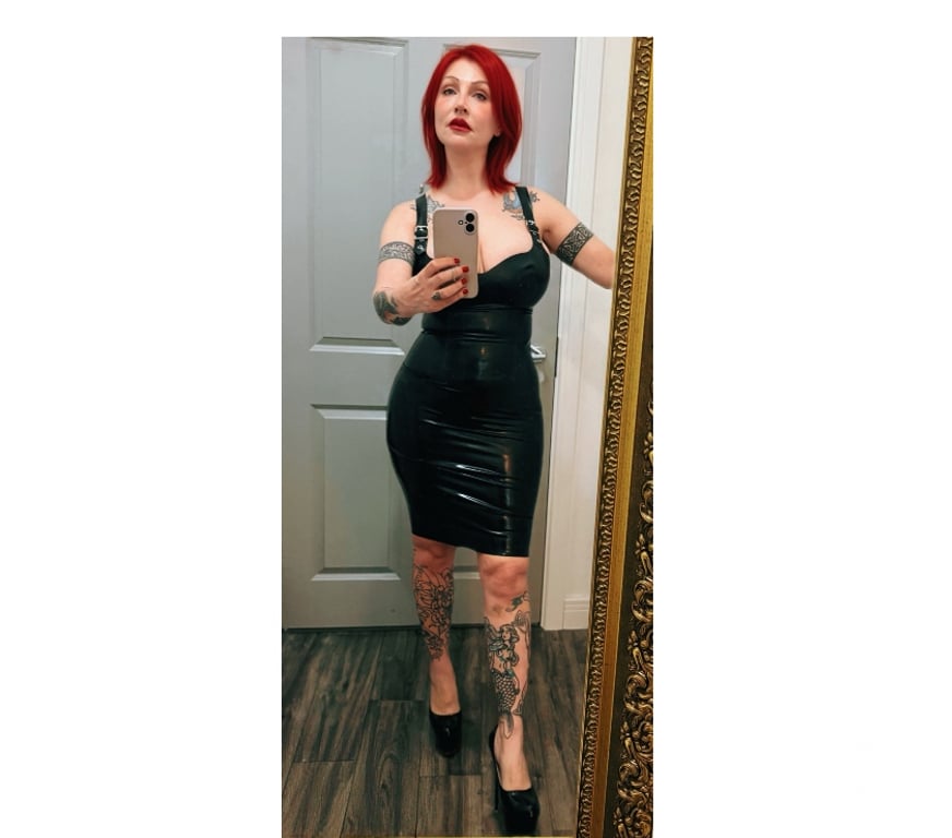 Escorts Leicestershire Leicester - Photos for Sensual Massage, Bondassage & Domination - Italian Elegance