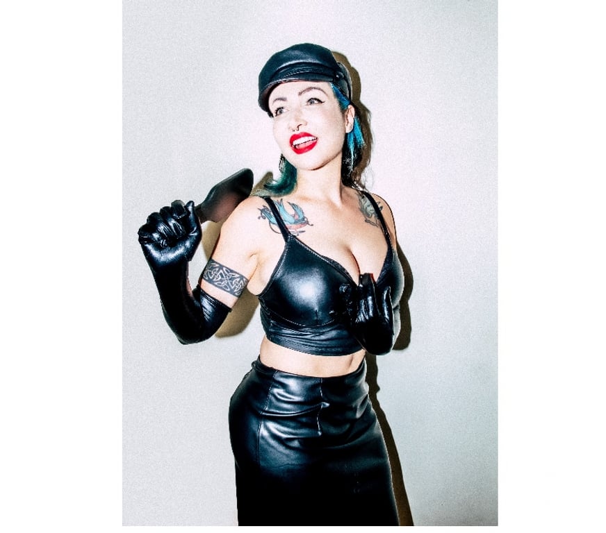 Escorts Leicestershire Leicester - Photos for Sensual Massage, Bondassage & Domination - Italian Elegance