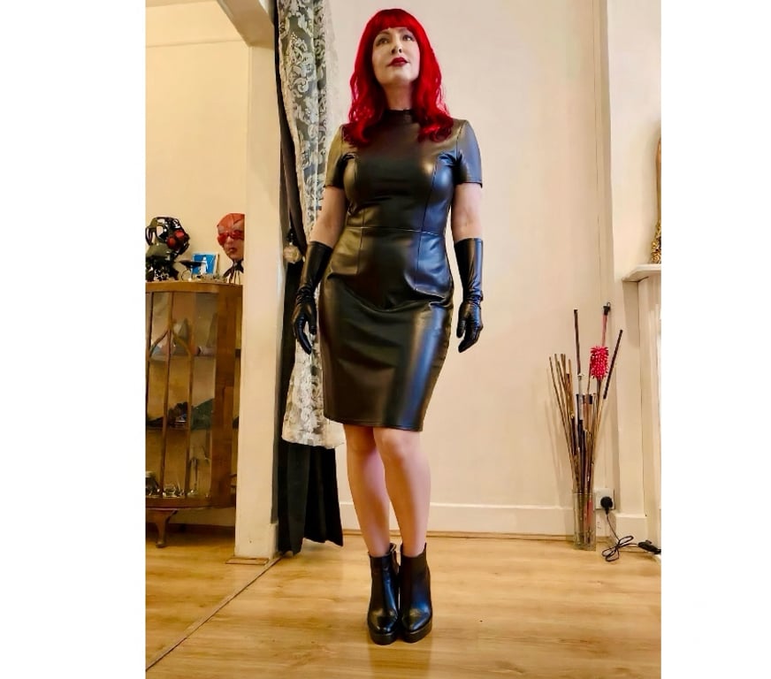 Escorts Leicestershire Leicester - Photos for Sensual Massage, Bondassage & Domination - Italian Elegance