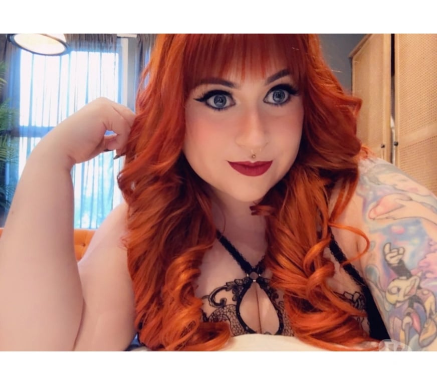 Escorts East London Canary Wharf - East London - Photos for Curvy British Tattooed Escort Dating Lydia West