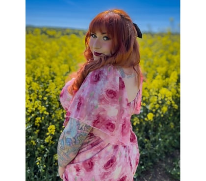 Escorts Canary Wharf East London - Photos for Curvy British Tattooed Escort Dating Lydia West