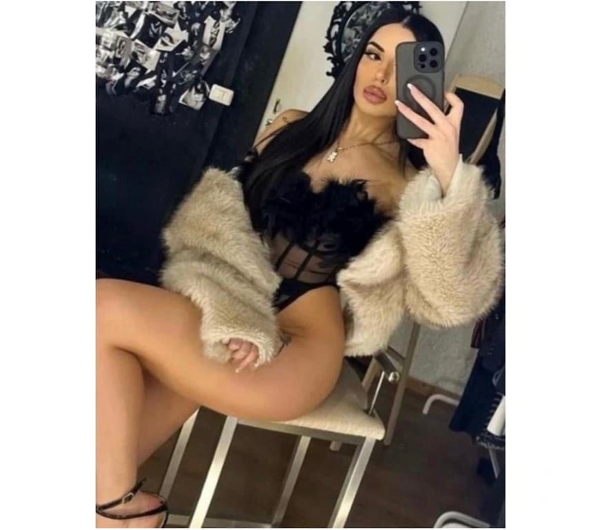 Escorts Surrey Guildford - Photos for New in town! outcall party ! Only